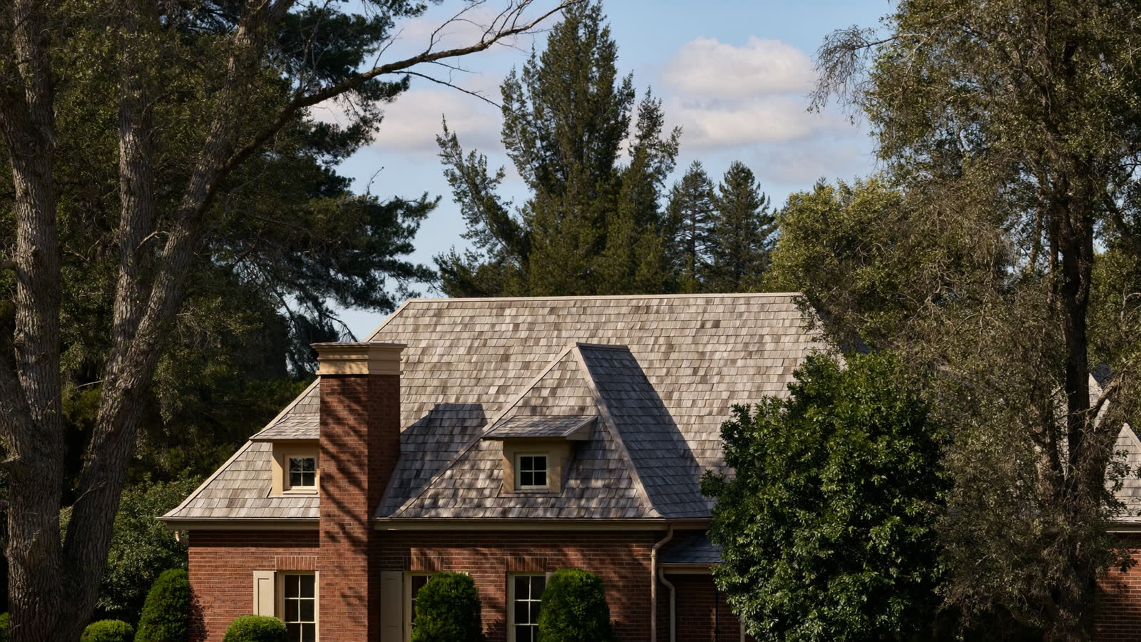 Completed designer shingle roof on a colonial home in Town and Country